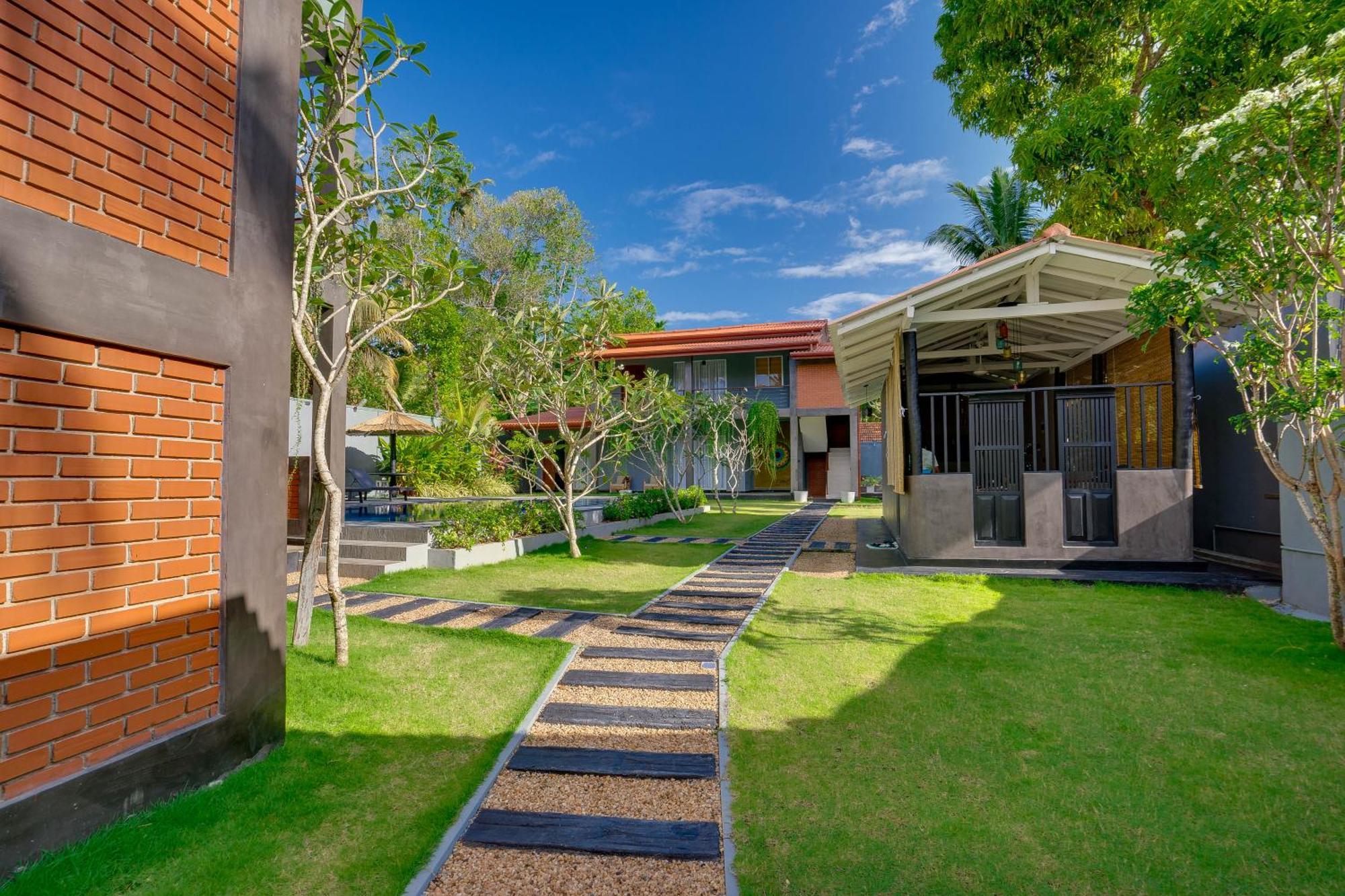 Hasthri Boutique Red Chalet In Ahangama With Pool Near Beach Exterior photo